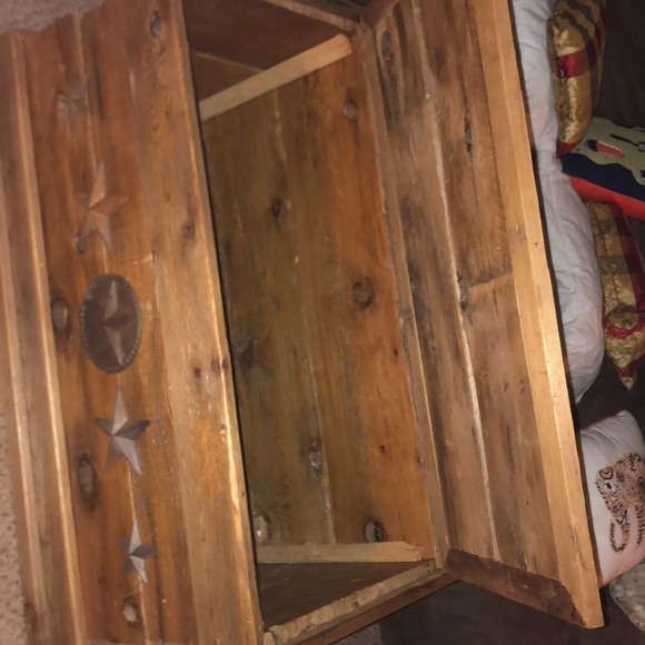 Cedar Chest - Picture 11 of 11